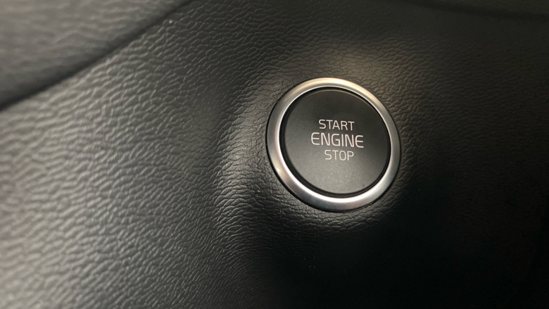 Volvo Xc40 2.0 B4P R DESIGN 5dr Auto Petrol Estate